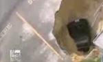 11 familii de americani evacuate, după apariţia unui crater uriaş (VIDEO)