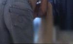 Imagini şocante. Un bătrân bolnav este bătut şi batjocorit de omul care ar fi trebuit să îl îngrijească (VIDEO)