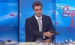 Mircea Badea îşi prezintă pistolul în direct, ca să nu se mai 