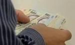 Angajatul unei bănci din Capitală, cercetat penal după ce a sustras 40.000 lei din conturile clienţilor (VIDEO)