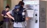 Biletele de tren vor putea fi cumpărate de la automate amplasate în spitale, universităţi sau pe plajă (VIDEO)