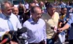 O zi cu Emil Boc: ?Proiecturi?, Unde-s miniştrii...în puii mei şi testarea calităţii drumurilor cu un pahar cu apă (VIDEO)