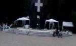 Consilierul Foamete din Pucioasa şi-a făcut nunta lângă un monument al eroilor (VIDEO)