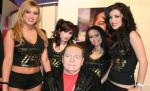 Larry Flint, acuzat de încălcarea normelor muncii în filmele porno realizate de compania sa