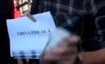 Protest inedit al artiştilor, la Ministerul de Finanţe: Au adus borcane umplute cu monede (VIDEO)