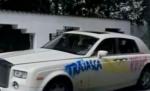 Limuzina lui Dan Diaconescu, mâzgălită în culorile tricolorului (VIDEO)