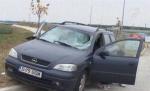 O şoferiţă a lovit în plin doi inspectori rutieri, în mod inexplicabil, crezând că aceştia îi fac semn să se oprească (VIDEO)
