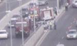 Accident grav, la intrarea în Bucureşti. Un bărbat a fost rănit după ce a intrat cu maşina într-un parapet (VIDEO)
