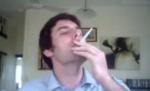 Un avocat australian fumează pagini din Biblie şi Coran întrebându-se care arde mai bine (VIDEO)