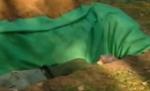 Ruşii se îngroapă complet în pământ pentru a combate stresul (VIDEO)