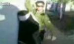 Soldat israelian, filmat în timp ce dansează lângă o prizonieră legată la ochi (VIDEO)