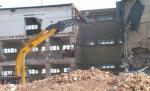 Ungaria. Opt clădiri demolate într-un sat afectat de deversarea noroiului roşu 