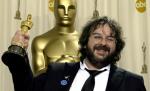 Peter Jackson va regiza filmele "Hobbit". Filmările încep în februarie 2011