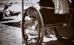 SUA. O femeie a început să meargă după 23 de ani petrecuţi într-un scaun cu rotile