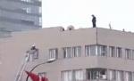 Sinucidere filmată în Turcia: Un bărbat a sărit de pe o clădire de birouri