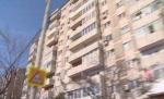Vânzătorii de apartamente angajează brokeri pentru a-şi ajuta clienţii să scape de vechea locuinţă