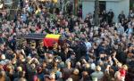 Adrian Păunescu a fost înmormântat cu onoruri militare, în aplauzele a mii de oameni