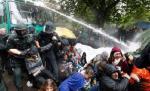 Activiştii ecologişti s-au luat la bătaie cu poliţia, în Germania