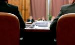 Salariul minim a stârnit discuţii aprinse la întâlnirea de la Parlament. Boc: Se poate obţine maxim 670 lei