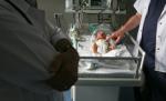 Gemeni născuţi prematur, lăsaţi nouă zile fără incubator într-un spital din Câmpulung Muscel