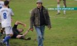 Arbitru făcut KO de un suporter nervos, în timpul unui meci din liga a doua