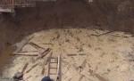 Casa unei bătrâne din Vâlcea, înghiţită de un crater uriaş
