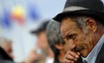 Sute de persoane protestează faţă de schimbarea termenului „rom” cu „ţigan”