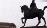 Statuia regelui Carol I din Piaţa Revoluţiei, vandalizată de 1 Decembrie