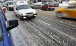 Trafic de iarnă: Zboruri anulate, trenuri blocate, drumuri acoperite cu polei. Vezi zonele cu probleme