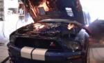 Ford Mustang de 90.000 de dolari, distrus în service de mecanici inconştienţi
