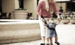 Indemnizaţia pentru mame, acordată pentru 12 luni: minim 600 de lei, maxim 3.400 şi 500 de lei prima de reîntoarcere