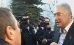 Videanu, huiduit la Târgu Jiu: Ne luaţi totul! V-am votat să ne luaţi banii?