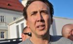 Nicolas Cage ţipă nervos şi e gata să sară la bătaie, în faţa unui club din Bucureşti