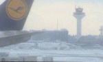 500 de curse aeriene, anulate în Frankfurt din cauza ninsorii. Situaţii similiare în Paris şi Londra