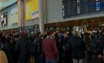 300 de oameni şi-au petrecut noapte de Crăciun pe aeroportul Charles de Gaulle, din cauza curselor anulate