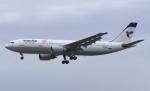 Un avion cu peste 100 de pasageri s-a prăbuşit în nordul Iranului. Există cel puţin 50 de supravieţuitori