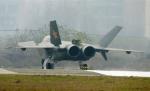 Avionul invizibil al Chinei a zburat pentru prima oară, înainte de întâlnirea lui Robert Gates cu preşedintele Hu Jintao
