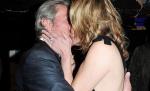 Sharon Stone şi Alain Delon s-au sărutat în culisele unei emisiuni tv