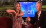 Jennifer Aniston a testat în direct un aparat pentru masat sânii