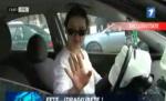 Show de pomină cu o şoferiţă beată. Se dezbracă, dansează şi cântă după accident
