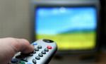 Din ce în ce mai puţini cititori de ziare, românii sunt dependenţi de televizor - Eurobarometru