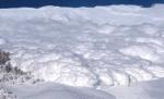 Imagini spectaculoase. Cum arată o avalanşă care se opreşte la câţiva metri de tine