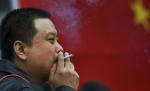 China va interzice fumatul în locurile publice, nu şi la locurile de muncă