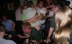 Bătaie cu pumni şi lăzi de bere, într-un bar din Cluj-Napoca