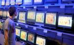 Studiu. Românii ies din criză: cumpără mai mult şi vor să se distreze