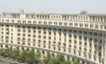Accident la Ministerul Economiei. Un angajat a căzut de pe o scară în timp ce zugrăvea