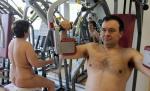 Solutie de criză: sala de forţă pentru nudişti