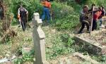 Tigări de contrabandă, descoperite într-o criptă dintr-un cimitir maramureşean