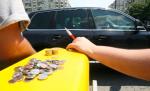 Un sibian a plătit în monede taxa pentru ridicarea maşinii, în semn de protest