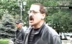 Bărbatul care l-a huiduit pe Boc la Drobeta Turnu Severin a făcut plângere penală împotriva jandarmilor